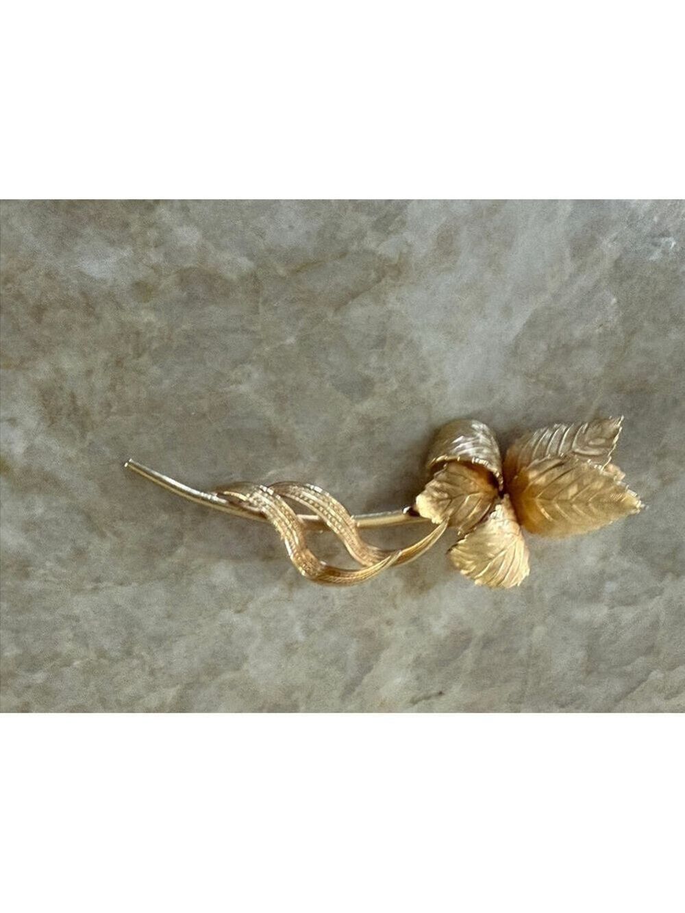 Giovanni Gold Tone Leaf Brooch Pin 24k plated vintage 1966. Christmas rose